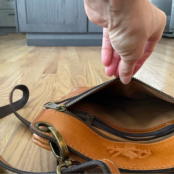 Patricia Nash Prizzi Tooled Brown Leather Crossbody Bag EUC! - Picture 6 of 13